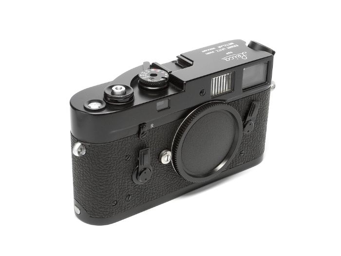 Hệ thống của chiếc Leica M4 đã trở thành tiêu chuẩn mới cho tất cả các máy ảnh film Leica sau này.