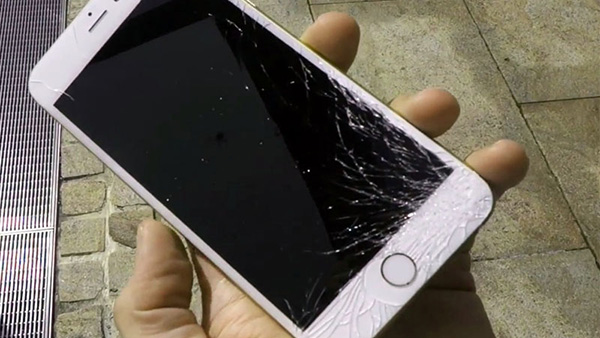 Màn hình iPhone 6S Plus bị đen do va đập