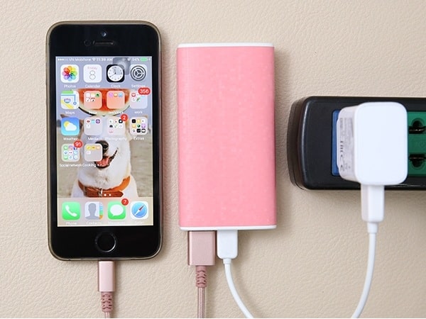 Sạc pin iPhone bằng sạc dự phòng có chai pin không?
