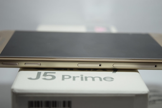Samsung J5 Prime bi den man hinh