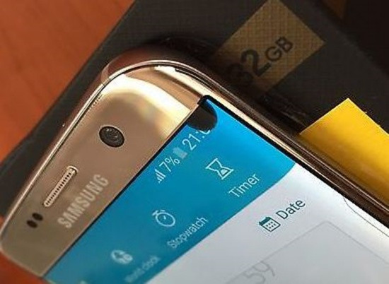Samsung S7 Edge bị chấm đen