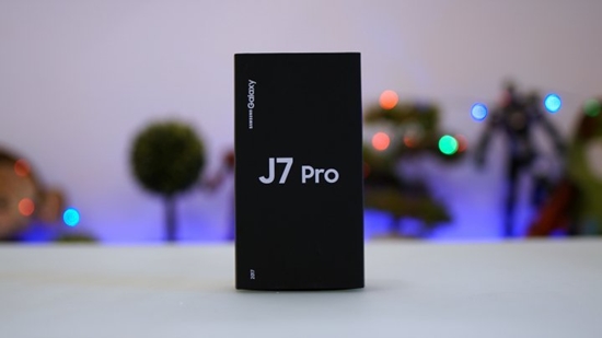 Samsung J7 Pro bi dom man hinh