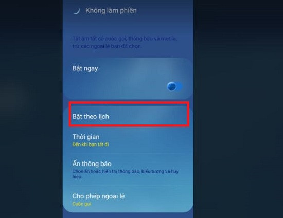 Chọn vào bật theo lịch trên Samsung