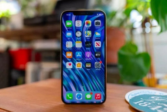 iPhone 12 Pro Max bị tối màn hình