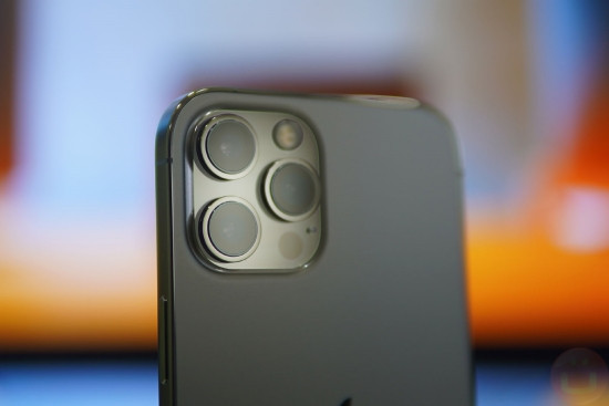 iPhone 12 Pro Max không lấy nét được