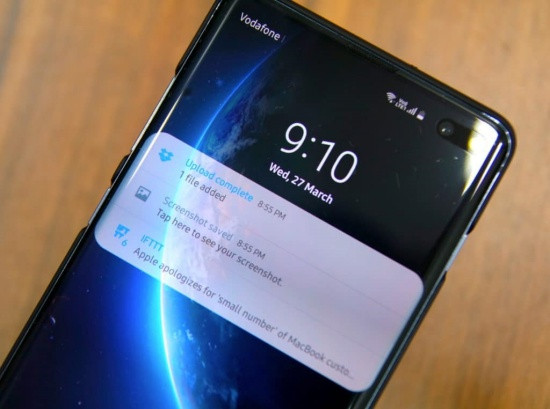 Samsung tự sáng màn hình dù không có thông báo
