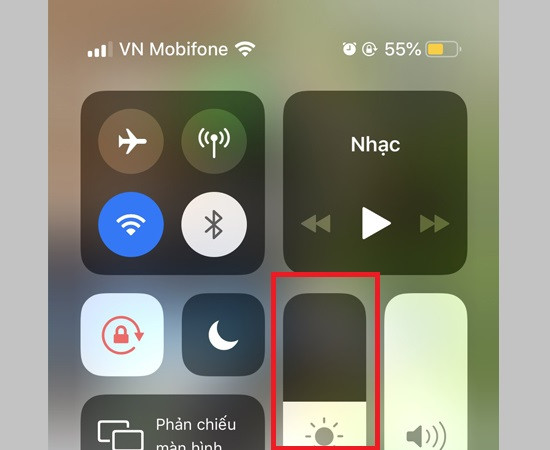 Điều chỉnh độ sáng màn hình iPhone 12