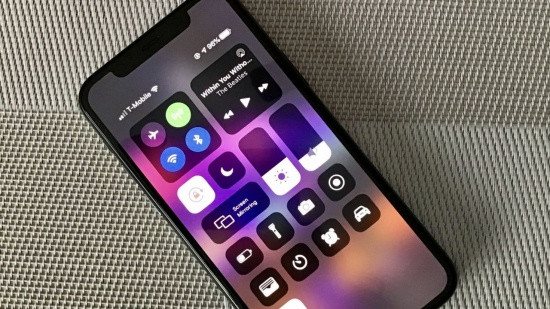 Cách xem phần trăm pin iPhone 12 với Control Center