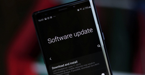 Cập nhật điện thoại Samsung có sao không?