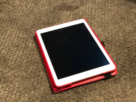 iPad bị đen màn hình nhưng vẫn có tiếng