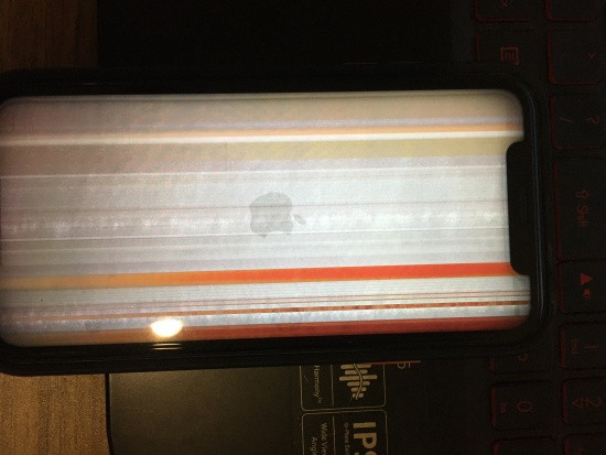 iPhone 11 bị giật màn hình