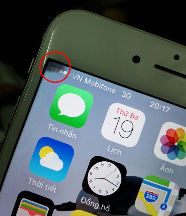 iPhone 11 Pro Max bị mờ góc màn hình do đâu