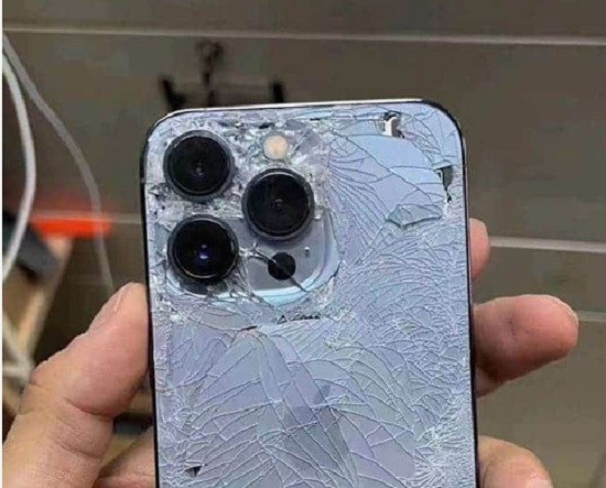 iPhone 13 Pro Max bị vỡ