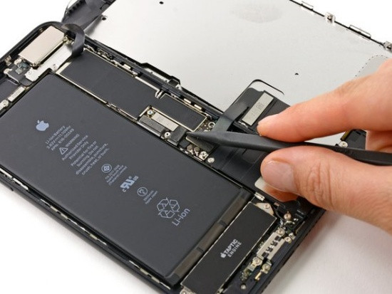 Thay pin iPhone 7 Plus có ảnh hưởng gì không?