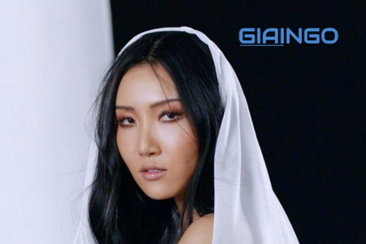 người nổi tiếng có mắt tam bạch - hwasa
