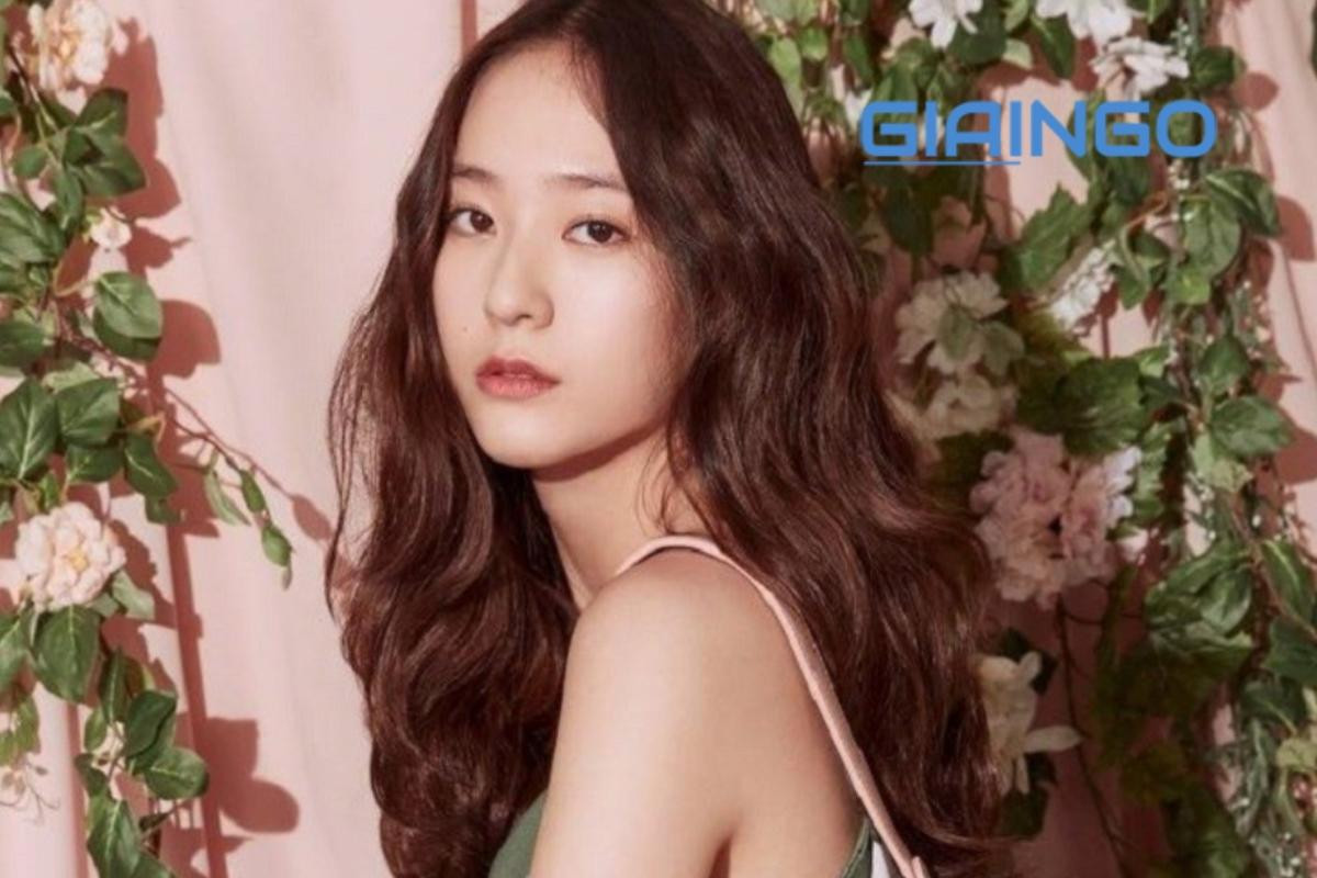 người nổi tiếng có mắt tam bạch - Krystal