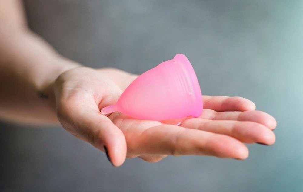 Cách dùng cốc nguyệt san để không bị tràn