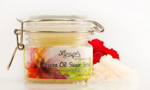 Tẩy da chết môi bằng dầu jojoba và đường