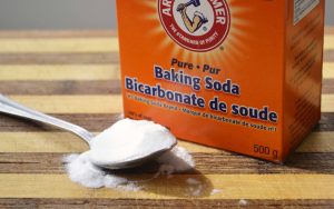 Tẩy da chết môi bằng baking soda
