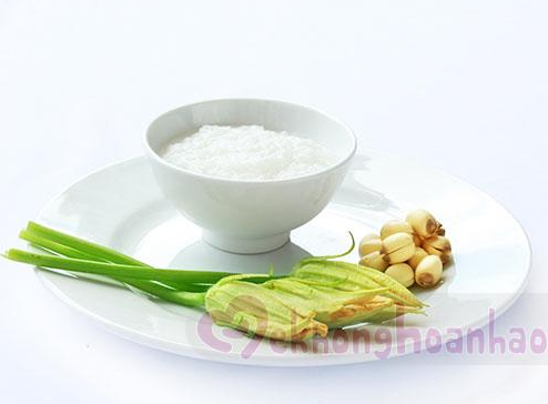 Cháo bông bí hạt sen cho trẻ ăn dặm