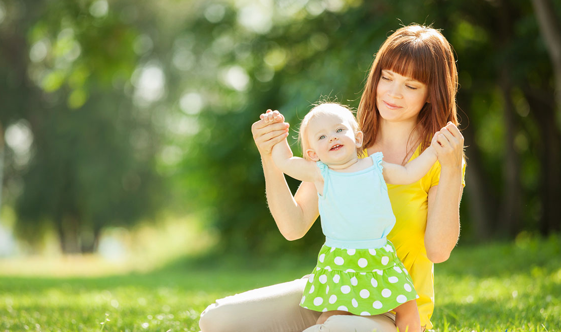 nên cho trẻ tắm nắng bao nhiêu phút, giờ mỗi ngày?