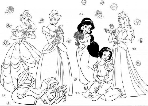 Bé tô màu công chúa disney
