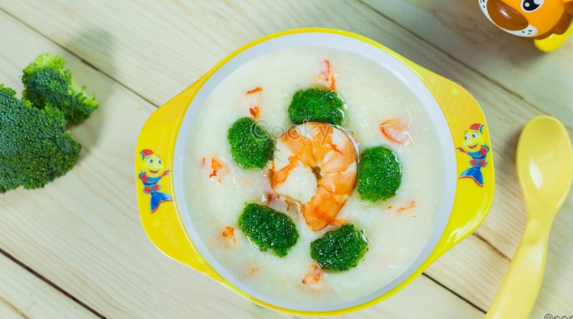 Trẻ mấy tháng ăn được tôm